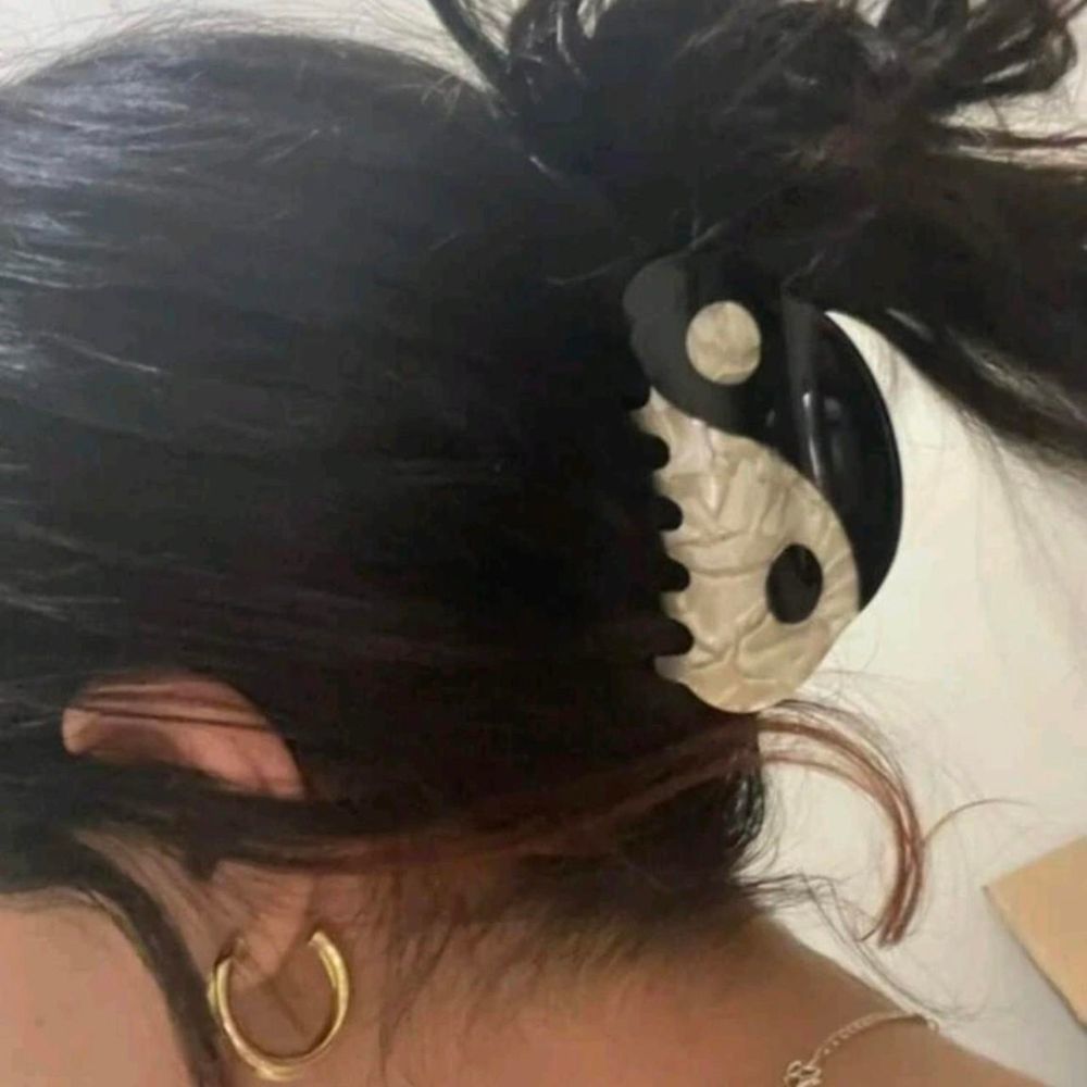 Yin Yang claw Clip